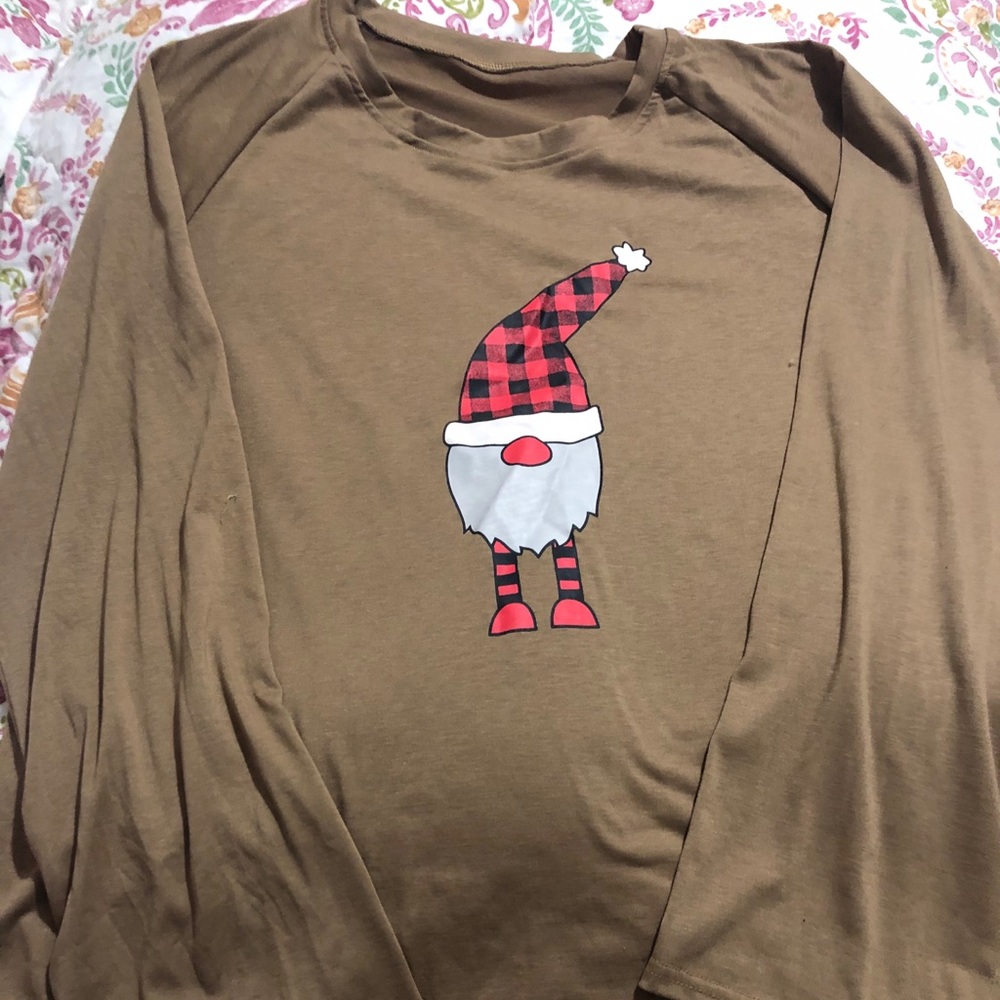 Christmas tee with gnome screen print.